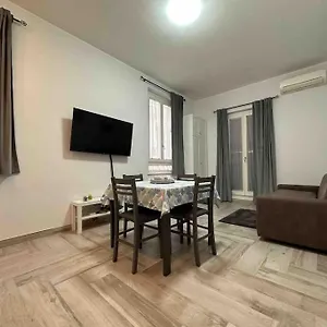 Family Flat Near Metro A Appartamento